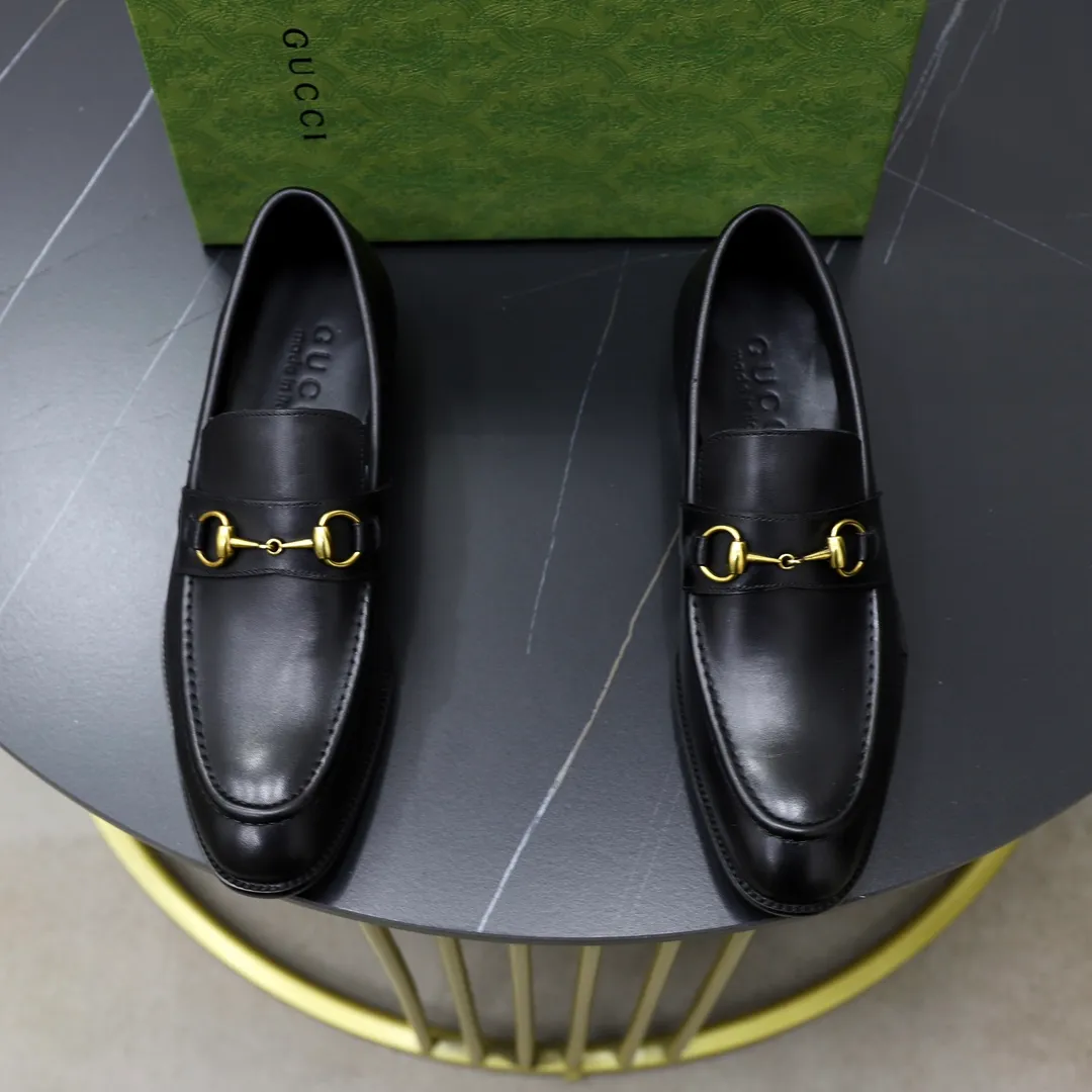 Men's shoes: 250🙅‍♂️🙅‍♂️🙅‍♂️Niuli Brand: GUCCI Size: 38-44 (45 can be customized) Level: Counter classic Material: Original soft cowhide upper Comfortable cowhide lining Original lightweight outsole Style category: Business casual footwear Driving leather shoes Color: Actual picture color